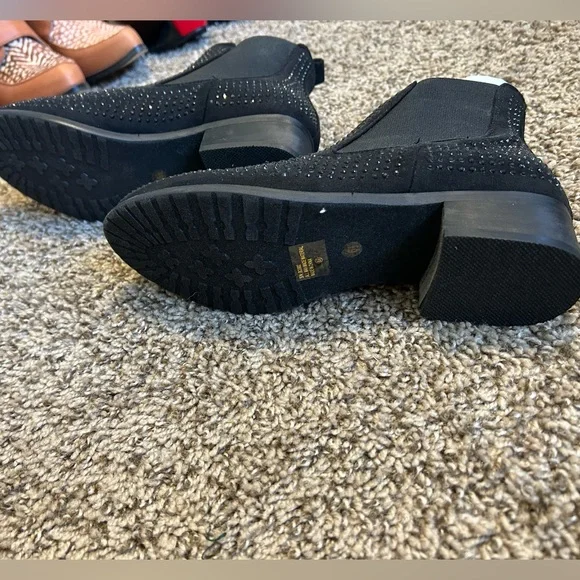 Sparkling Booties - Picture 3 of 4